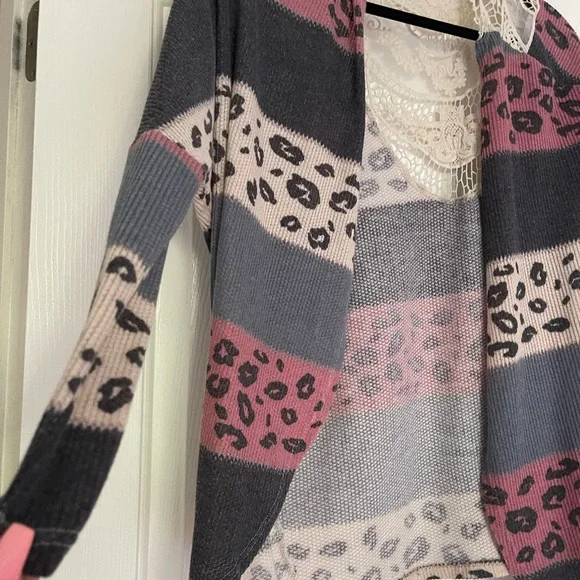 Cheetah lace cardigan - Picture 6 of 7